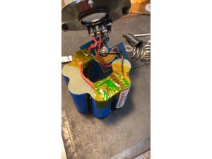 維修日記 2022-08-20: Ikelite DS161 / 160 閃燈更換電池服務