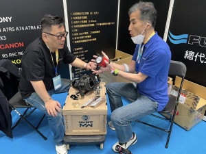 INON Takuya Torii 現場解說即將發表的新產品